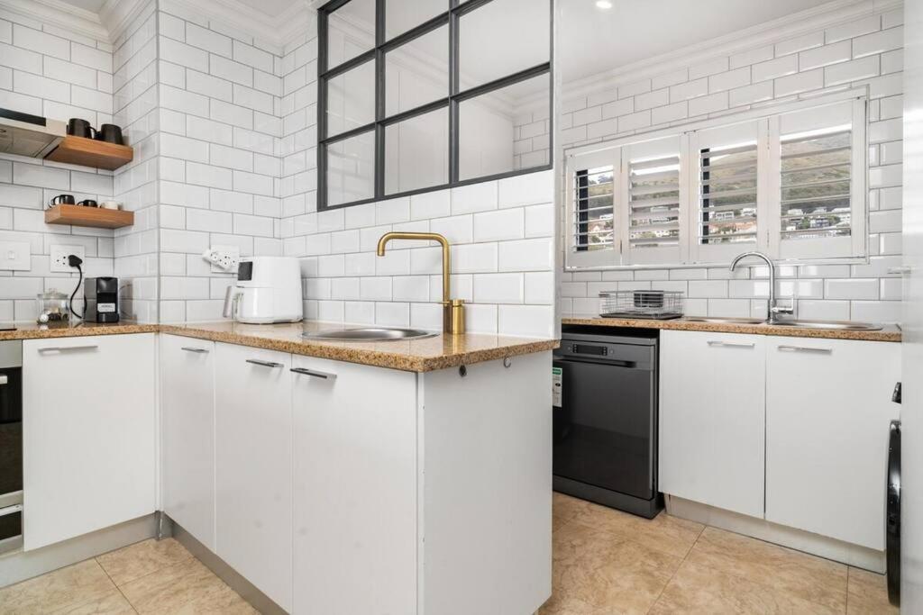 Styled Top Floor Apartment, With Back-Up Power Cape Town Dış mekan fotoğraf
