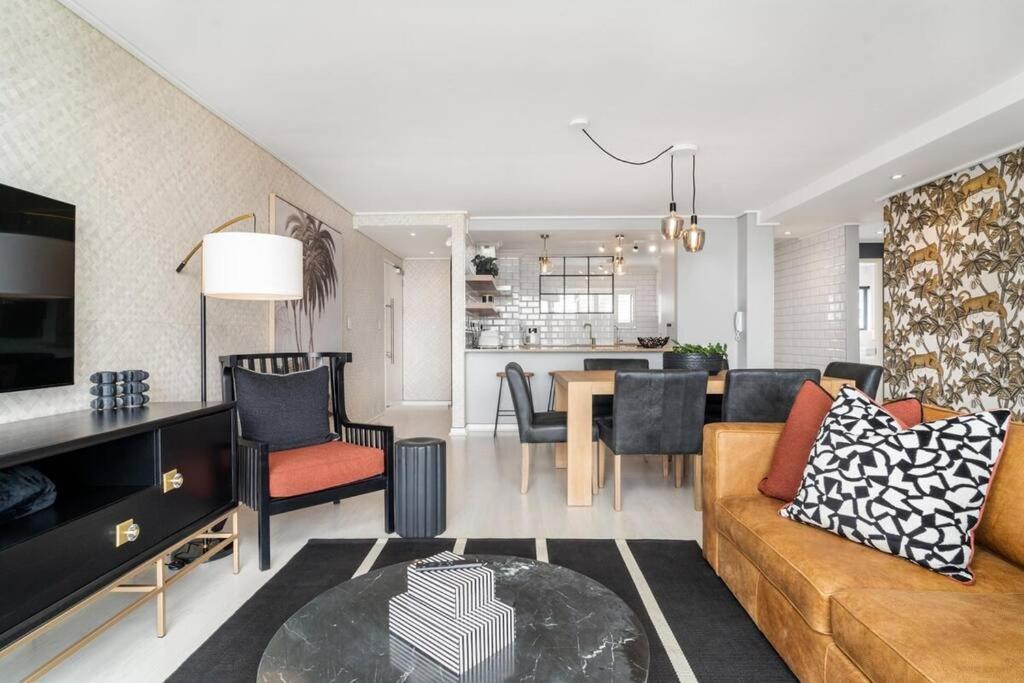 Styled Top Floor Apartment, With Back-Up Power Cape Town Dış mekan fotoğraf