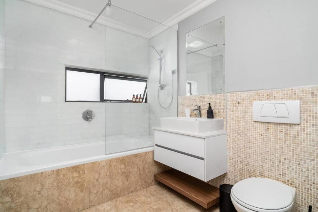 Styled Top Floor Apartment, With Back-Up Power Cape Town Dış mekan fotoğraf